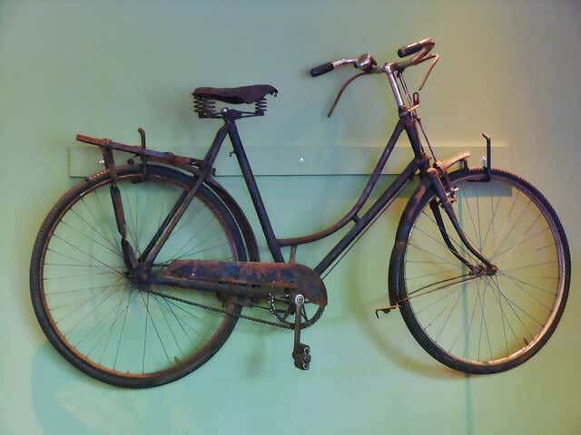 fahrrad an wand hängen