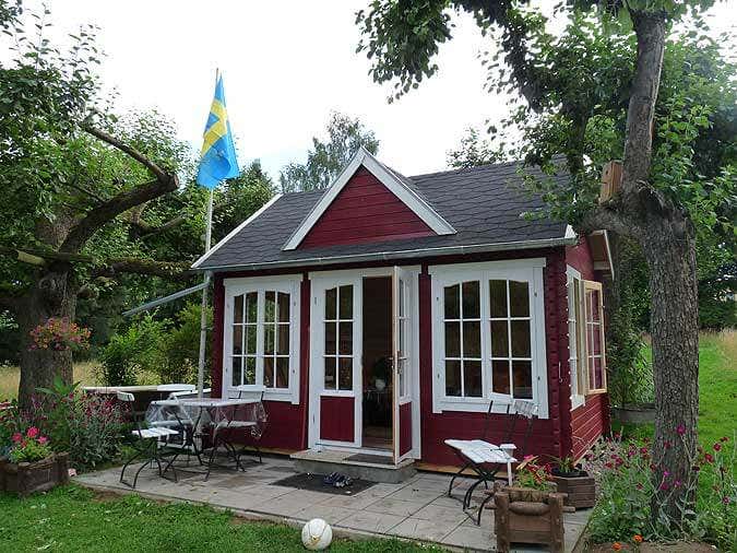 Clockhouse in schwedenrot