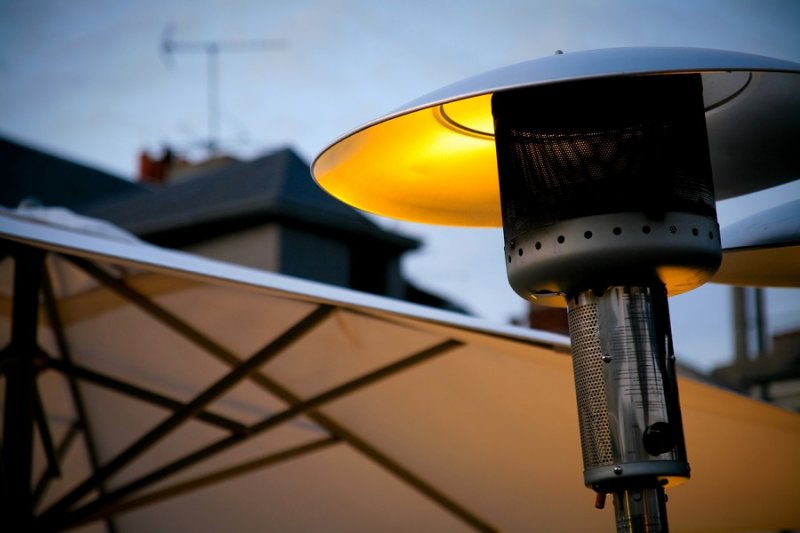 Terrasse heizen: Die gängigsten Heizgeräte im Vergleich