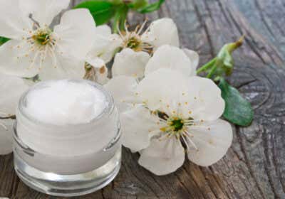 Naturkosmetik aus dem eigenen Garten Naturkosmetik aus dem eigenen Garten