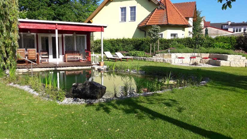 Gartenhaus mit Schwimmteich und Gripllatz