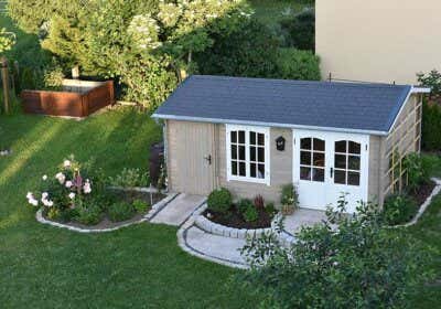 Ein 2-Raum-Gartenhaus statt Bahnwaggon und wunderschöne Beete Gartenhaus Bolton-28