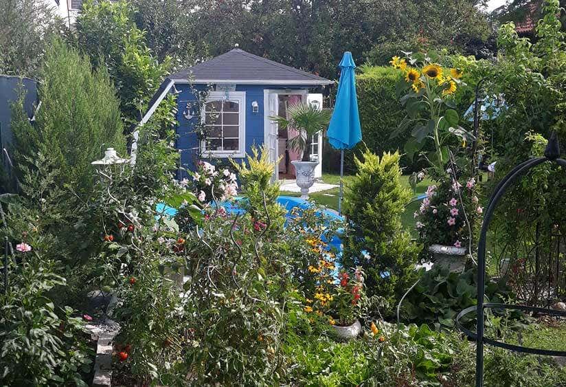 Garten mit 5-Eck-Gartenhaus