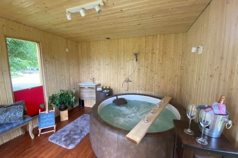 Unser Gartenhaus Tokio als Whirlpool Überdachung