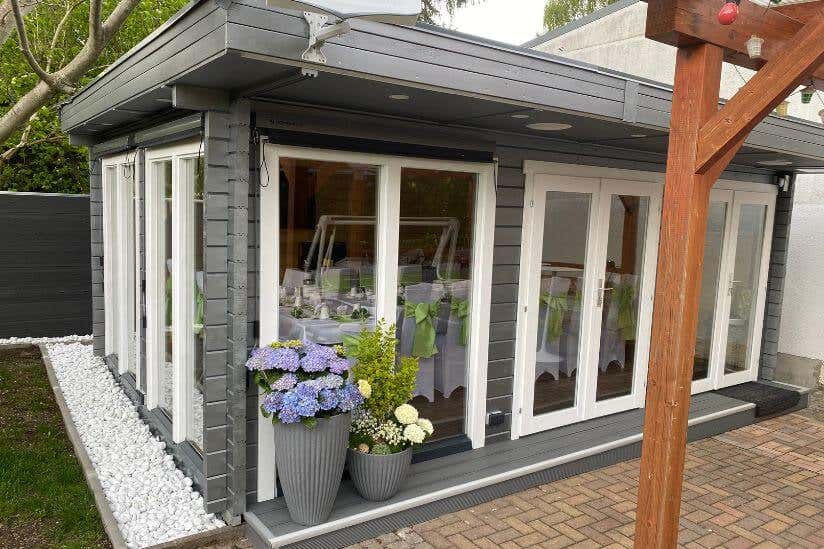 Gardenlounge Viva B mit Blumen