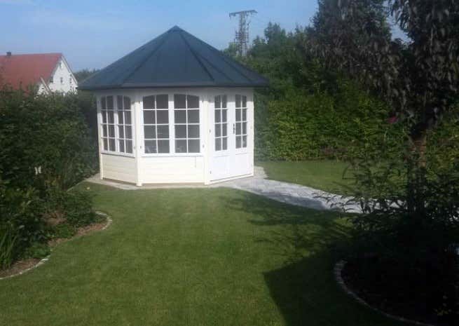 Kundenbild: Gartenpavillon Modell Emma-40 mit vier Fenstern