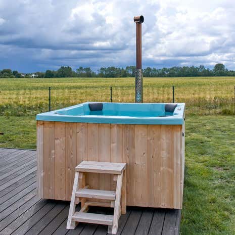 Kundenbild: Hot Tub - Badebottich mit Einsatz aus Sanitäracryl - Quattro