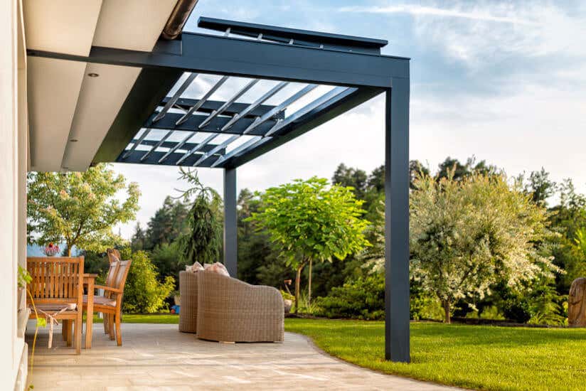 Terrassenüberdachung aus Polycarbonat, Acryl oder Glas?