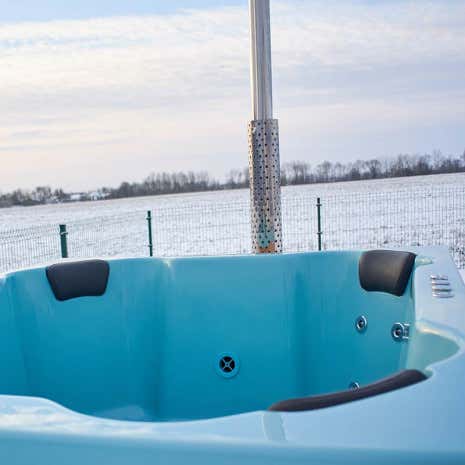 Kundenbild: Hot Tub - Badebottich mit Einsatz aus Sanitäracryl - Quattro
