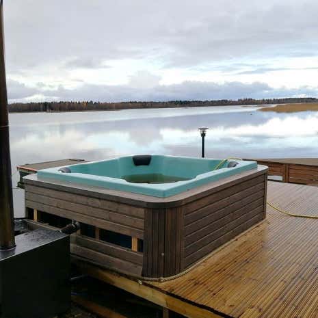 Kundenbild: Hot Tub - Badebottich mit Einsatz aus Sanitäracryl - Quattro