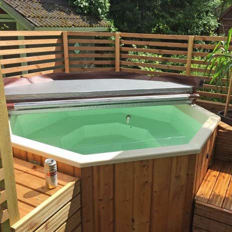 Kundenbild: Hot Tub - Badebottich mit Einsatz aus Sanitäracryl - Achteckig