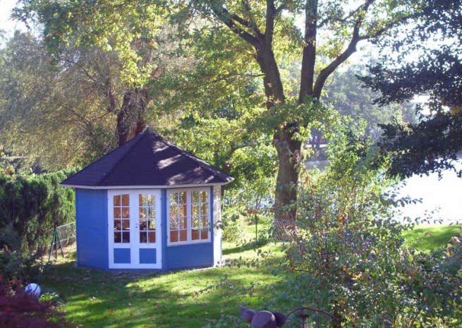 Kundenbild: Gartenpavillon Modell Emma-40 mit vier Fenstern