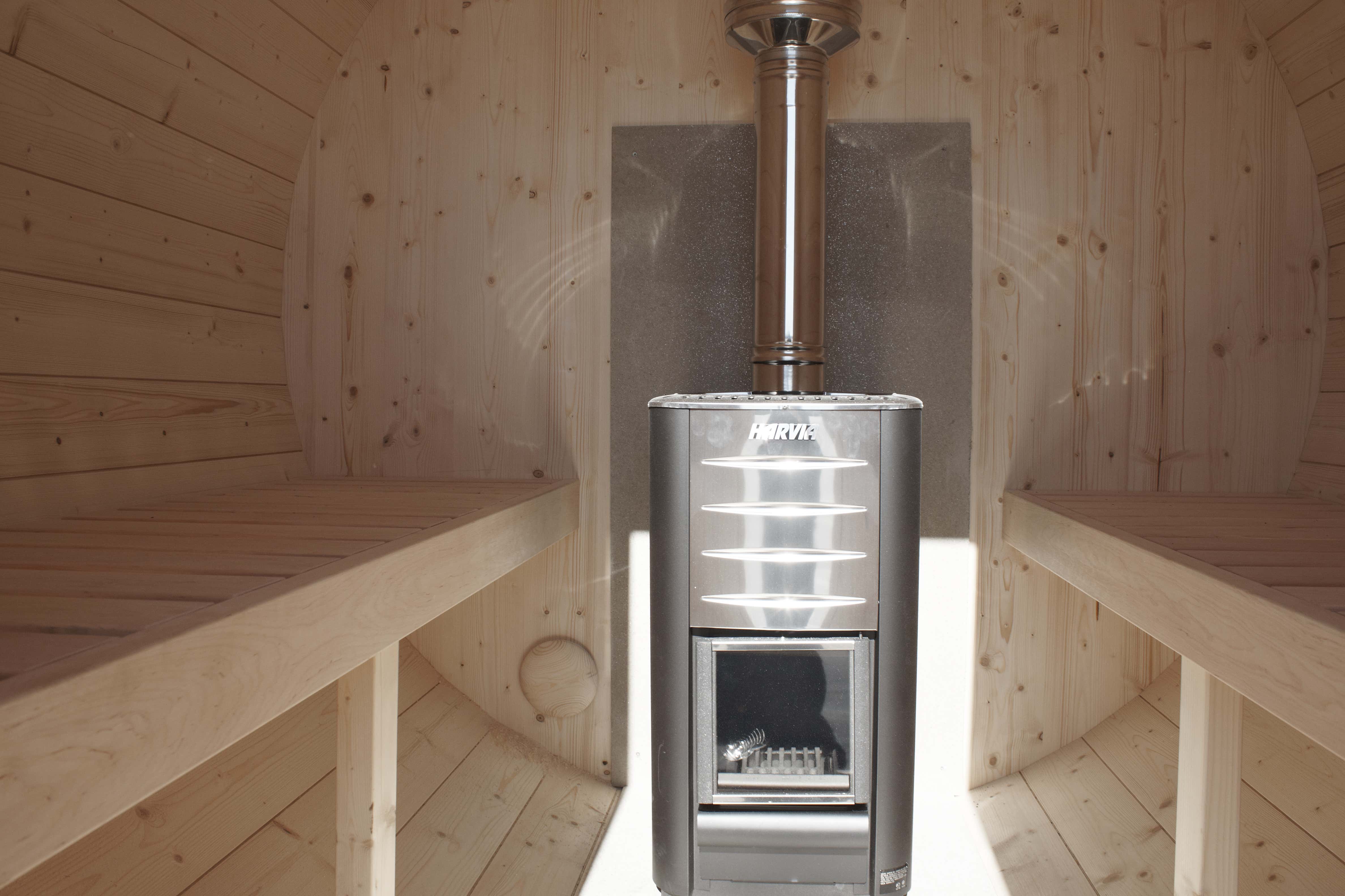 Thermoholz 2-Raum Fass-Sauna Ole mit Harvia Holz Ofen Thermoholz 2-Raum Fass-Sauna Ole mit Harvia Holz Ofen
