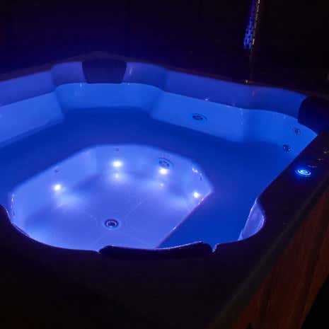 Kundenbild: Hot Tub - Badebottich mit Einsatz aus Sanitäracryl - Quattro