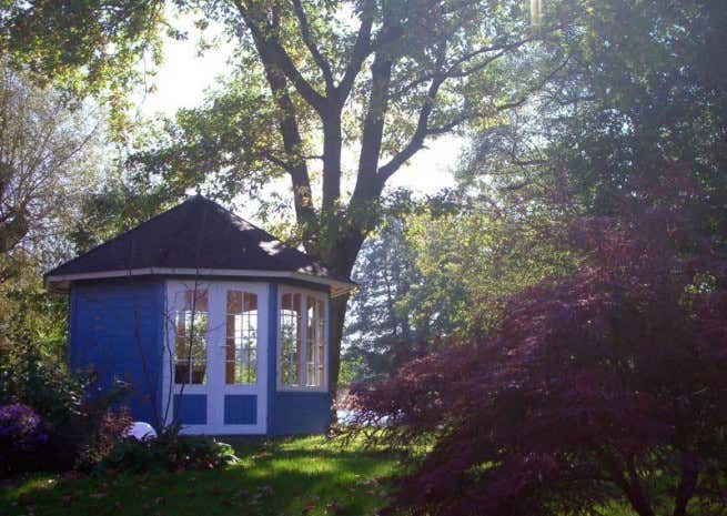 Kundenbild: Gartenpavillon Modell Emma-40 mit vier Fenstern