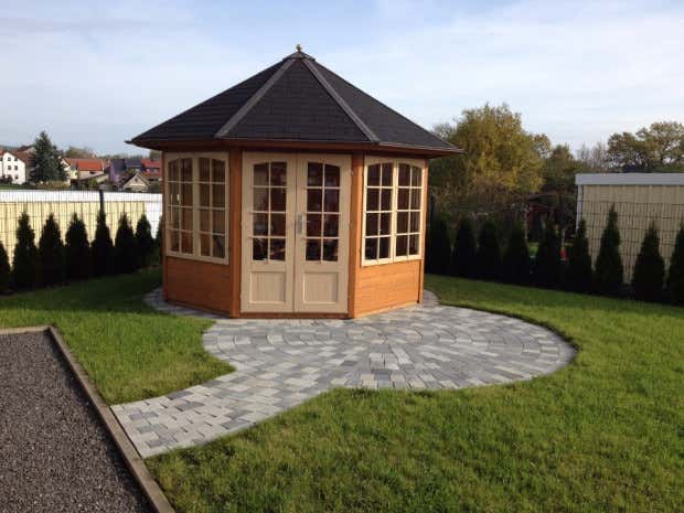 Kundenbild: Gartenpavillon Modell Emma-40 mit vier Fenstern