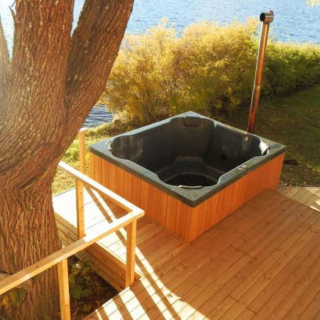 Kundenbild: Hot Tub - Badebottich mit Einsatz aus Sanitäracryl - Quattro