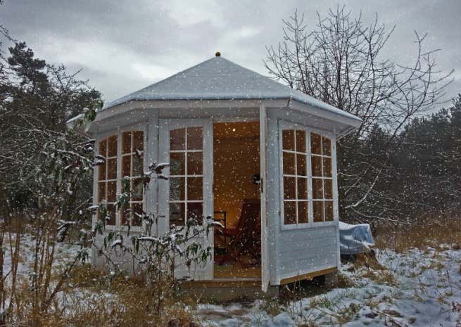 Kundenbild: Gartenpavillon Modell Emma-40 mit vier Fenstern