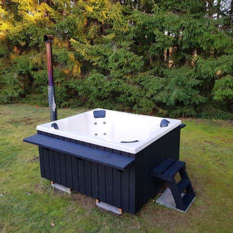 Kundenbild: Hot Tub - Badebottich mit Einsatz aus Sanitäracryl - Quattro