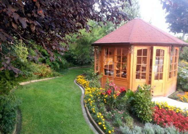 Kundenbild: Gartenpavillon Modell Emma-40 mit vier Fenstern