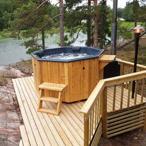 Kundenbild: Hot Tub - Badebottich mit Einsatz aus Sanitäracryl - Achteckig