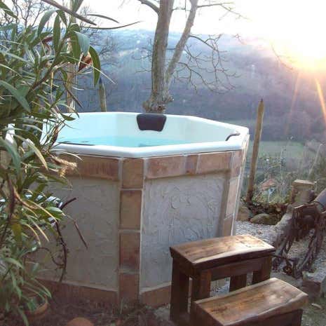 Kundenbild: Hot Tub - Badebottich mit Einsatz aus Sanitäracryl - Achteckig