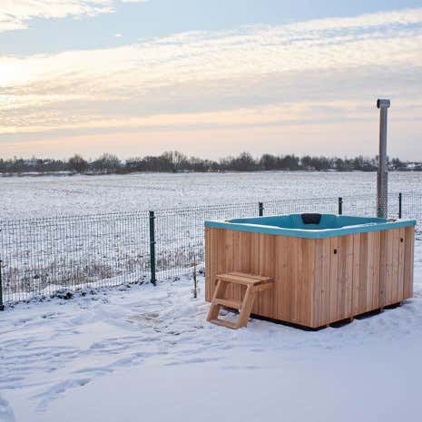 Kundenbild: Hot Tub - Badebottich mit Einsatz aus Sanitäracryl - Quattro