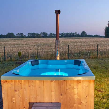 Kundenbild: Hot Tub - Badebottich mit Einsatz aus Sanitäracryl - Quattro