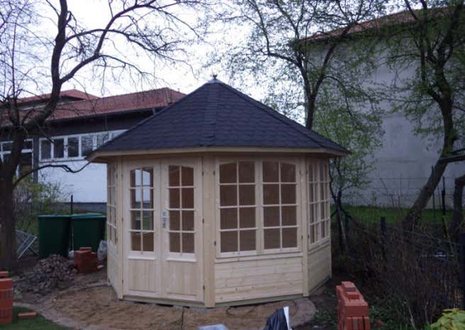 Kundenbild: Gartenpavillon Modell Emma-40 mit vier Fenstern